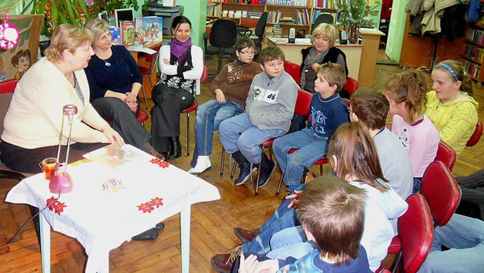 Głośne czytanie przy choince
