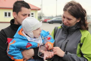 Przekazanie nakrętek dla Wojtka