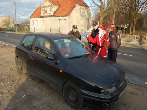 Święty Mikołaj na drogach powiatu wschowskiego