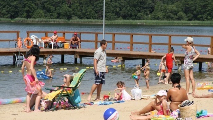 Konkurs rozwiązany - kryminalna intryga na plaży z portalem zw