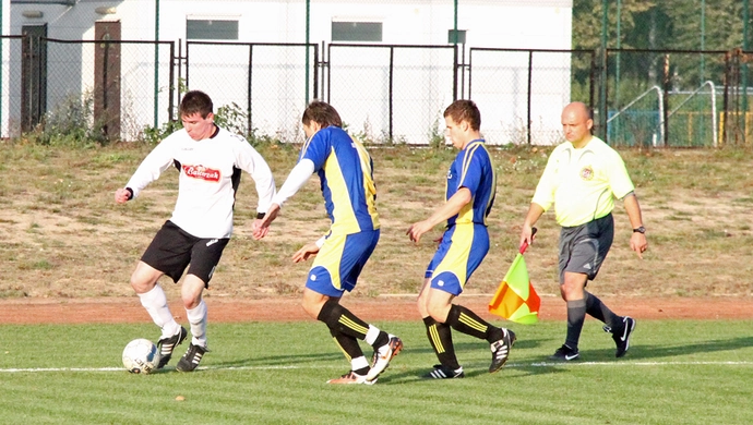 Wynik ustalony w 8 minucie – relacja z meczu Dębu