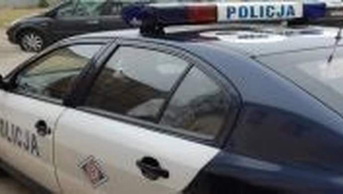 Wybił szybę w osobowym fiacie