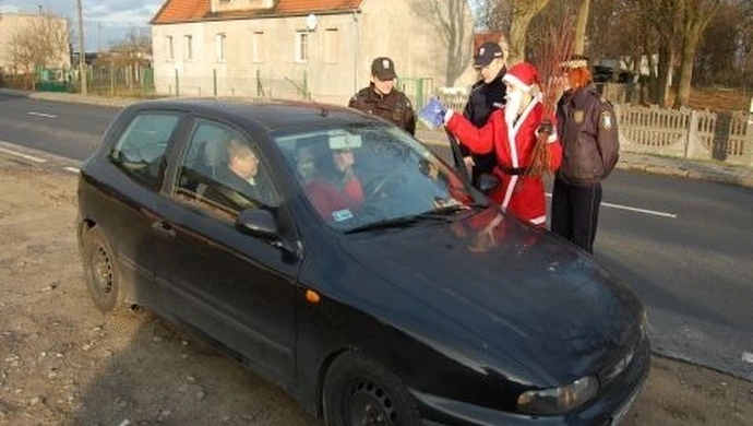 Święty Mikołaj na drogach powiatu wschowskiego