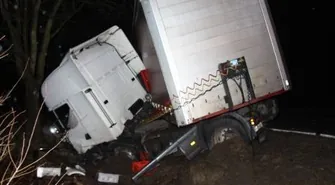 Zderzenie osobówki z ciężarówką