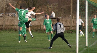 Avia gromi rywali, zwycięstwa Dębu i Korony