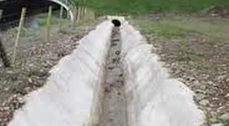 Rów odwadniający w Ciosańcu