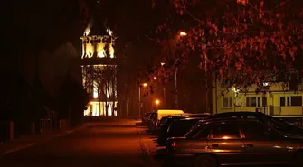 Wschowska wieża ciśnień nocą