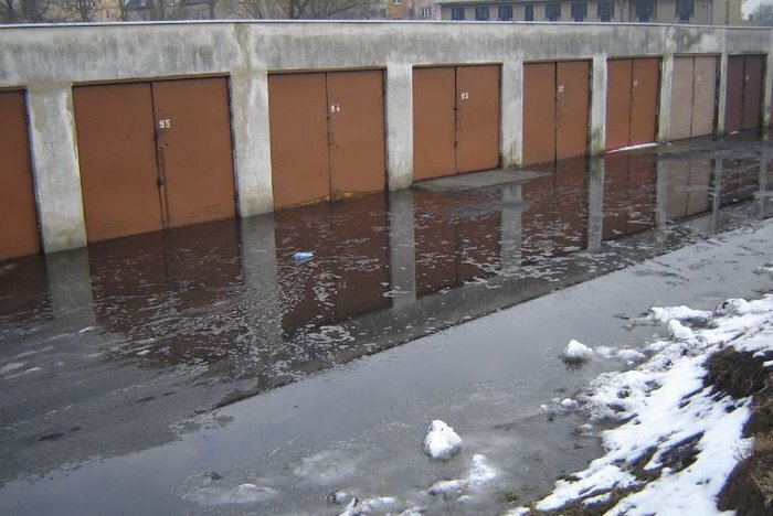 Odwilż zmorą dla użytkowników garaży przy ulicy Kościuszki