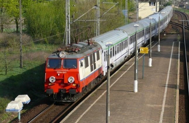 Średnio 3 osoby ze Starych Drzewiec wsiadały do pociągu