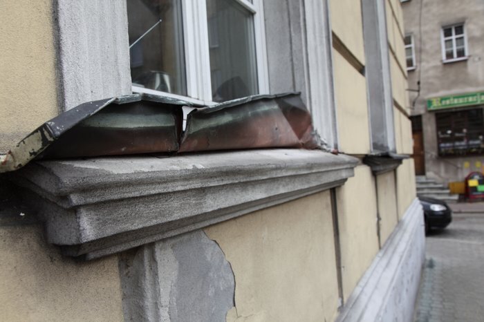 Ukradli miedziane parapety i rynnę ze wschowskiego Ratusza