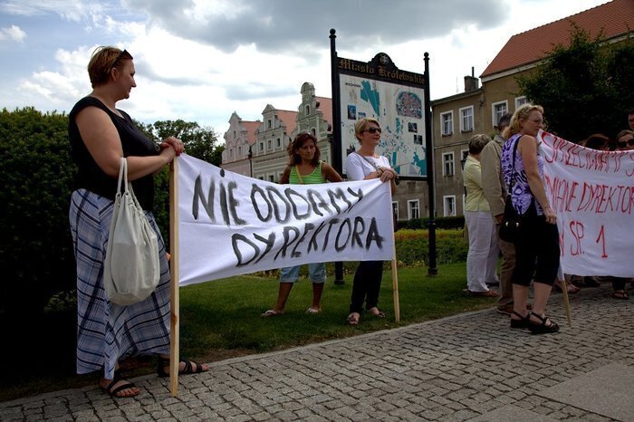 Miało być gorąco. Było spokojnie... - materiał wideo ze spotkania protestujących z burmistrzem
