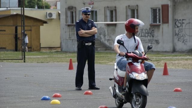 Zdawali na kartę motorowerową