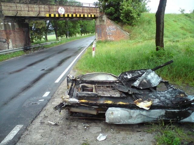 Ciężarówka uderzyła w wiadukt
