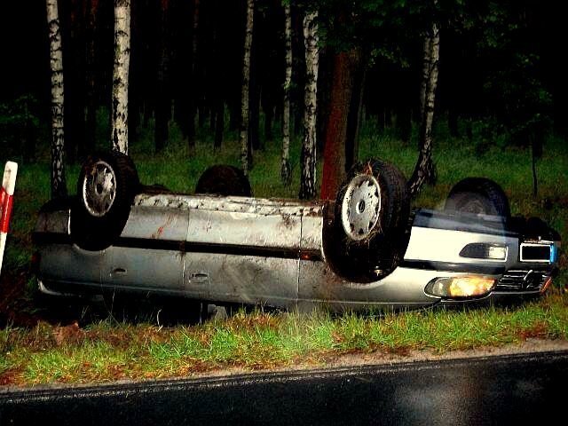 Dachował po spożyciu
