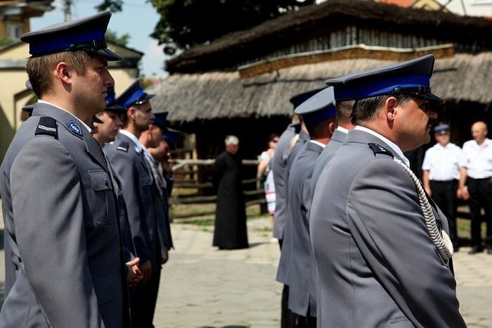 Policjanci świętowali w upale