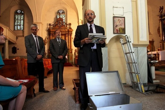 Pamięć o współczesnej Sławie schowali w krypcie kościoła