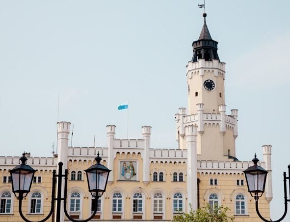 Burmistrz murem za swoimi pracownikami. Gorąca dyskusja o...