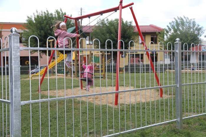 Plac zabaw zyskał ogrodzenie