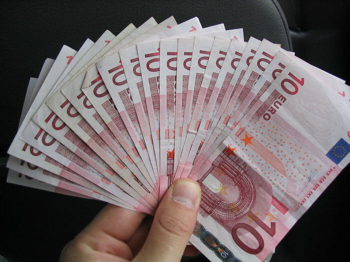 200 euro do podziału. Policjanci powiedzieli nie i kierowca ma kłopot