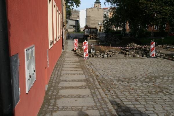 Gmina Wschowa remontami stoi. Nawierzchnie szkoły boiska...