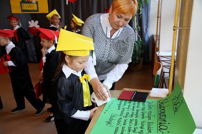 O dzieciach które stały się uczniami I klasy. W Starych Drzewcach