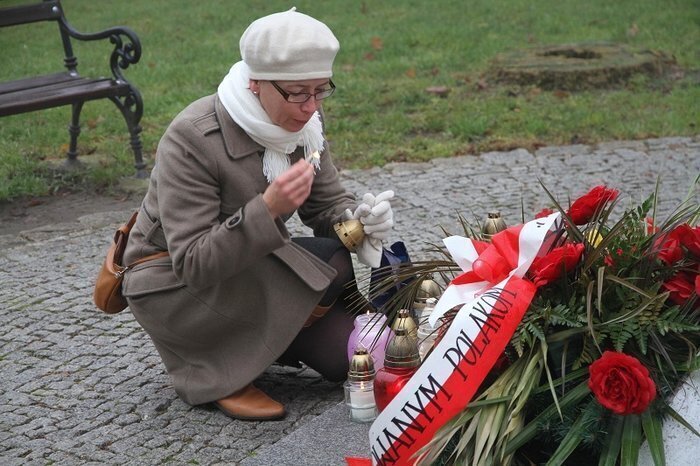 Wspominano krewnych z Kresów Wschodnich. W czwartą rocznicę odsłonięcia pomnika
