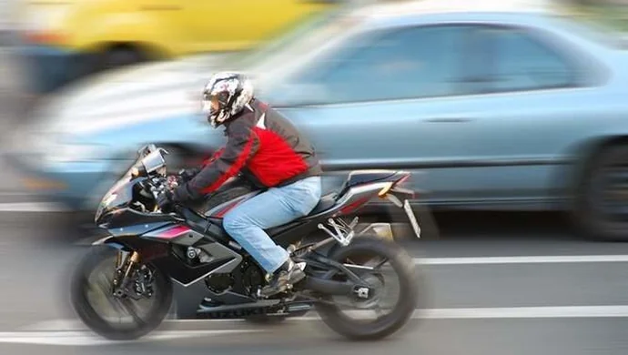 „Mistrz” kierownicy ucieka... przed pościgiem