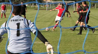 Korona zagra w Bobrownikach, Orzeł i Avia u siebie