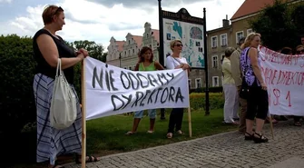 Miało być gorąco. Było spokojnie... - materiał wideo ze spotkania protestujących z burmistrzem