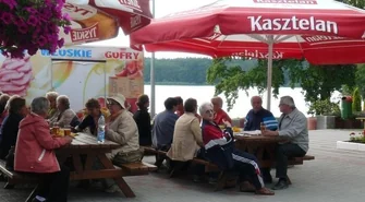 Słuchacze UTW na lgińskiej plaży żegnali rok akademicki