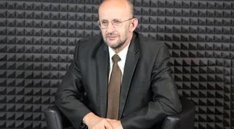 Rozmowa przy szklance wody z Cezarym Sadrakułą