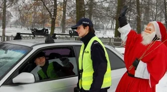 Święty Mikołaj na drogach powiatu wschowskiego i w komendzie policji