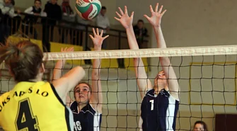 Porażka i zwycięstwo na początek półfinałów