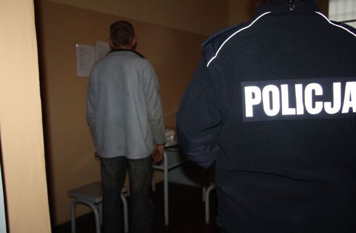 59-latek zatrzymany za kradzież metalowych elementów