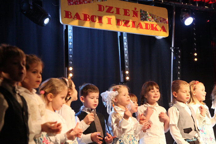 Przedszkolaki wystąpiły dla babci i dziadków