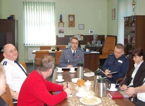 Spotkanie z dyżurnymi wschowskiej komendy i młodą kadrą