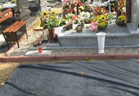 Grają w piłkę zbyt blisko cmentarza