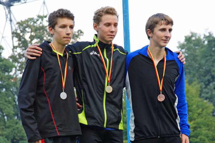 Adrian Ławecki na trzecim stopniu podium