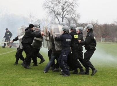 Zamieszki na stadionie we Wschowie