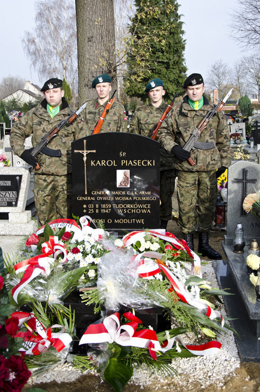 Uroczystość odsłonięcia płyty nagrobnej i 5 rocznica powstania pomnika Kresowian