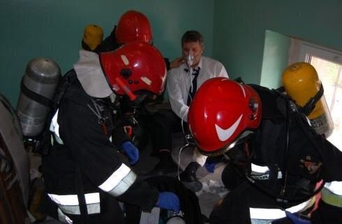 Ćwiczenia w komendzie policji ewakuacja budynku komendant w szpitalu