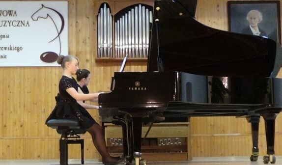 Sukces wschowskich pianistek