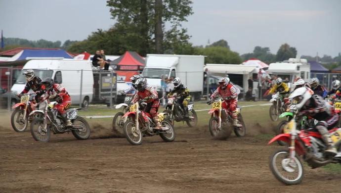 Motocrossowcy na półmetku