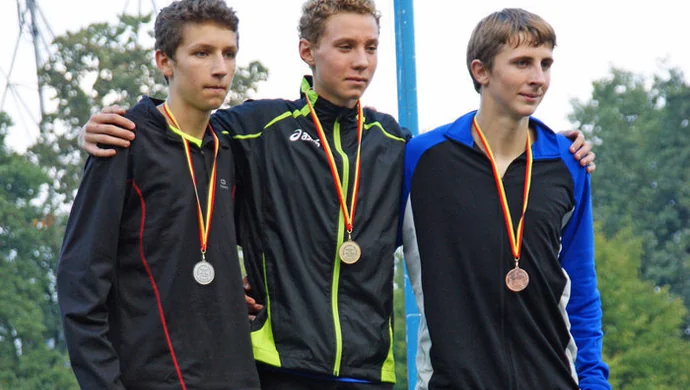 Adrian Ławecki na trzecim stopniu podium