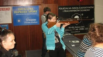 Gimnazjum Nr 2  na treningu strzeleckim w klubie Gwardia Zielona Góra