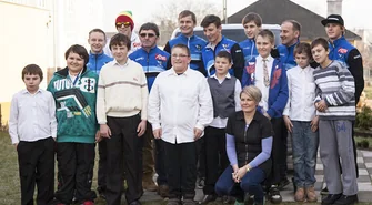 Żużlowcy i kibice Unii pomalowali Dom Dziecka we Wschowie