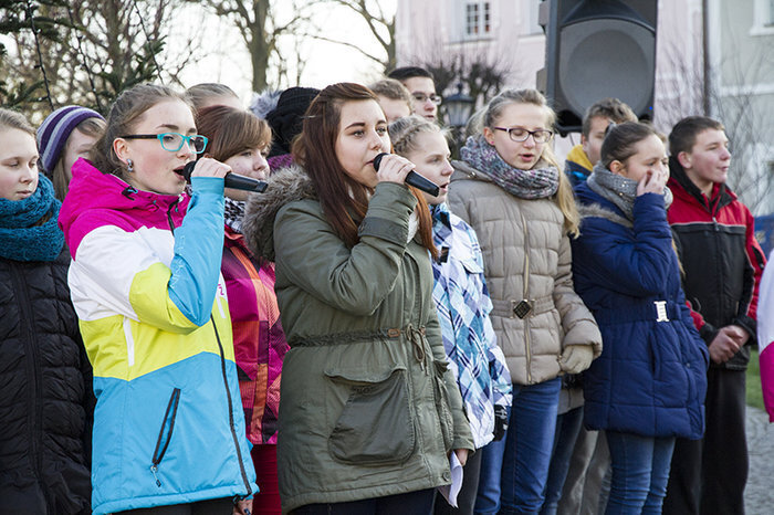 Gimnazjaliści kolędowali na rynku