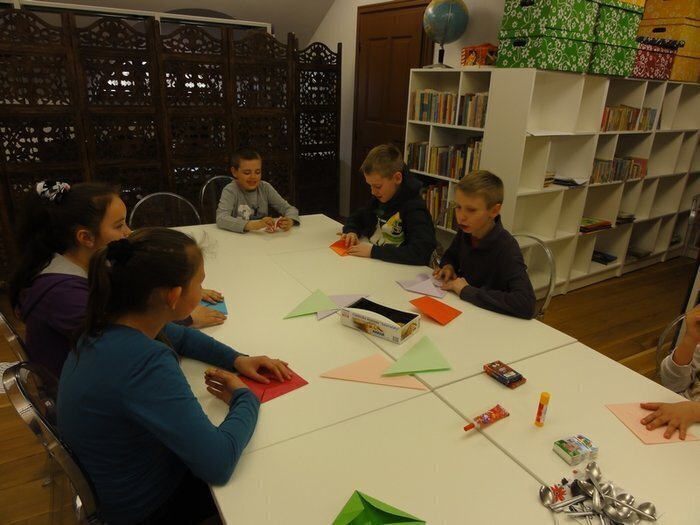 Kwietniowe Hece w bibliotece