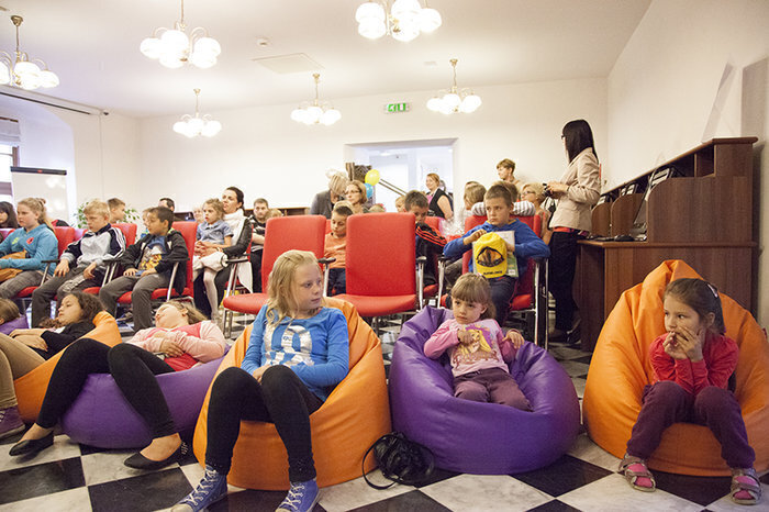 Owocowy piknik w bibliotece