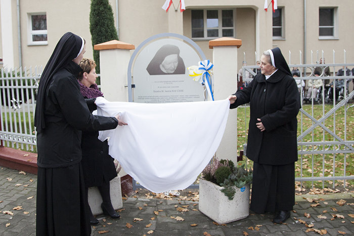 Odsłonięto tablicę upamiętniającą siostrę Iwonę Król